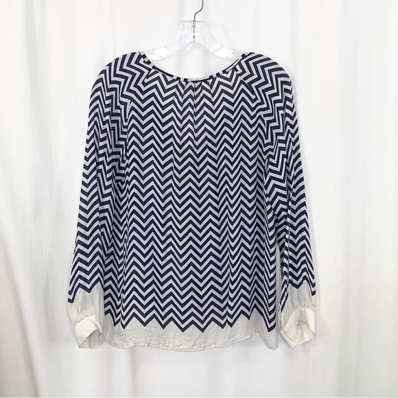 JOIE Womens Silk Blouse Size Small
Cream w/ a Navy Blue Chevron Stripe - Picture 2 of 6